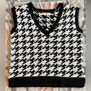 moon & madison Black and White Houndstooth Sweater Vest